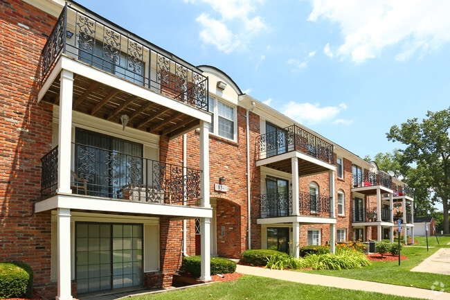 The Kensington at Beverly Hills Apartments For Rent in