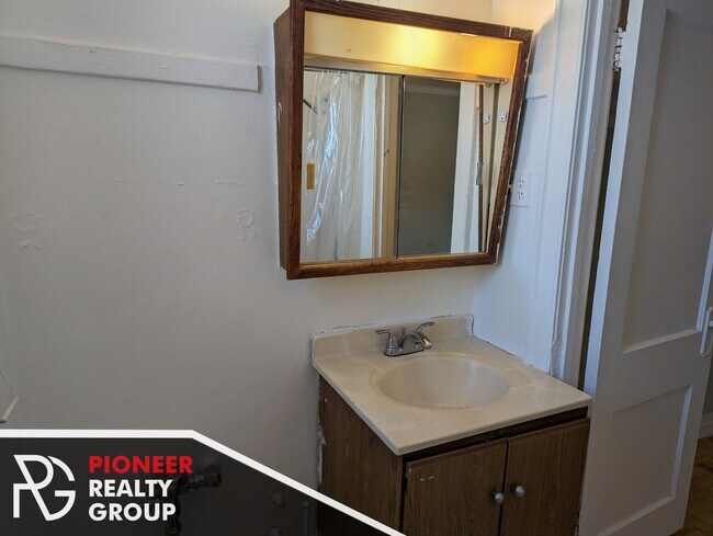 Photo - 717 W Belmont Ave Unit 401