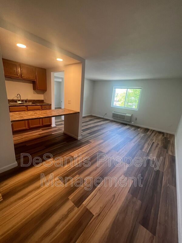 Photo - 628 Steele St Unidad #9