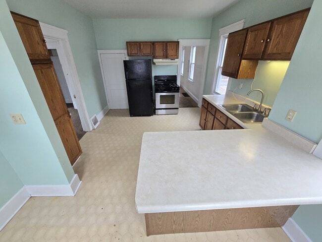 Photo - 615 Pekin Ave