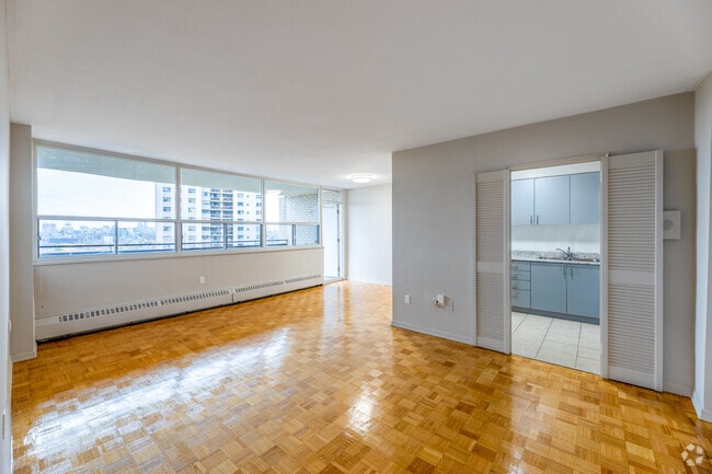 Interior Photo - 2960 Don Mills Rd