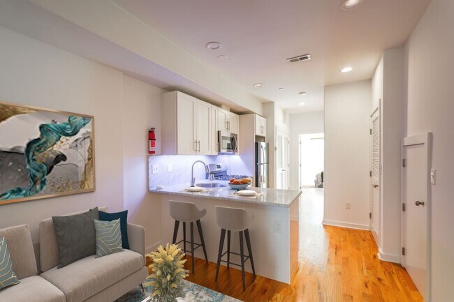 Building Photo - 1642 N Marshall St Unit 2