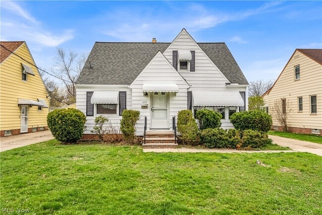 Building Photo - 655 E 240th St