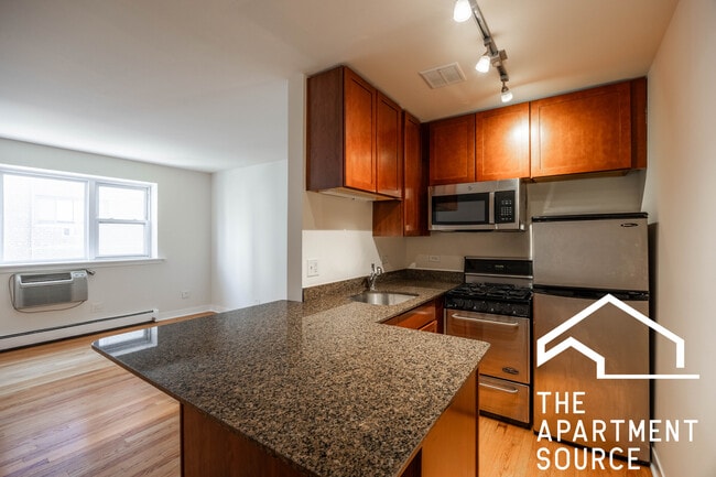 Photo - 628 W Wrightwood Ave Unit 305