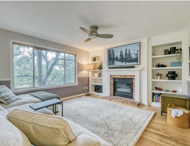 Photo - Spacious 5 bedroom 4 Bathroom Home Available August 7th!