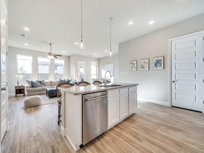 Photo - 1913 Renwick Dr