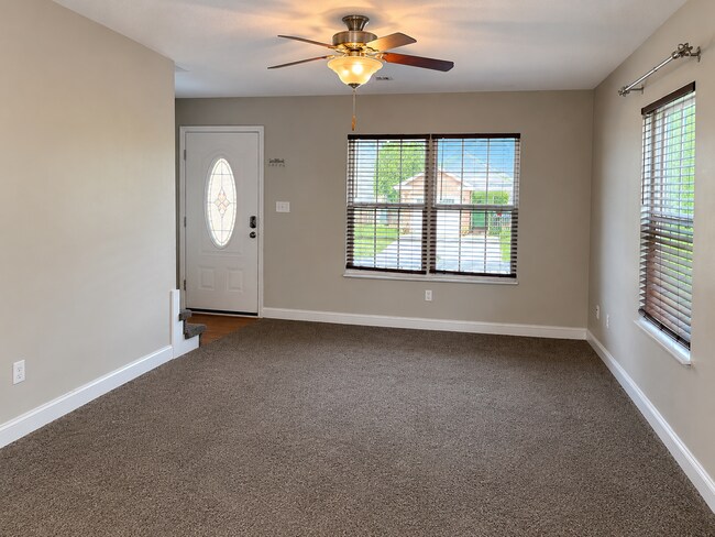 Photo - 1005 Lennox Cir