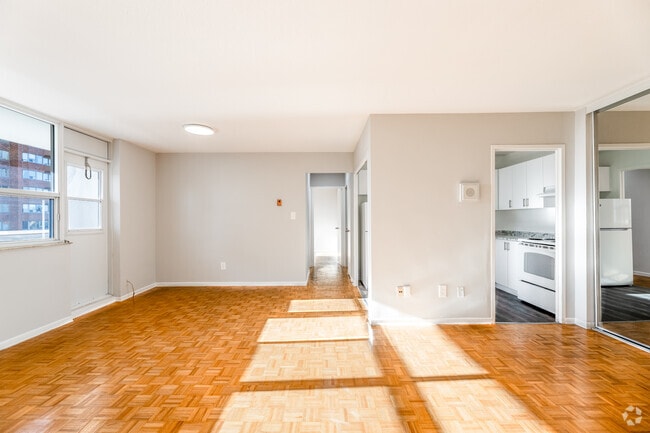 2BR, 1BA - 937 SF - Living Room