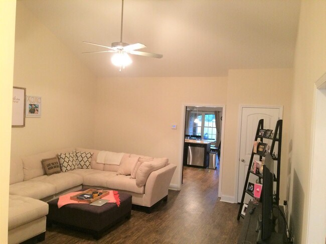 Photo - 112 Ledbury Cove