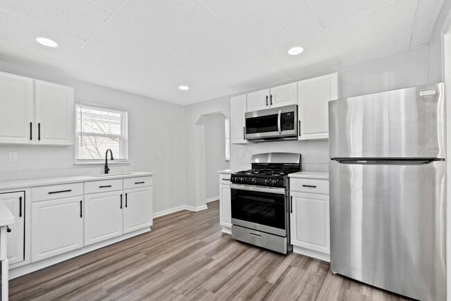 Photo - Stunning 3 bedroom home in Mt. Washington available August 1!