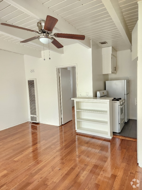Building Photo - 1909 Beachwood Dr Rental
