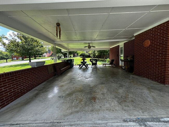Photo - Partially furnished 3 bed/ 1.5 bath - Morr...