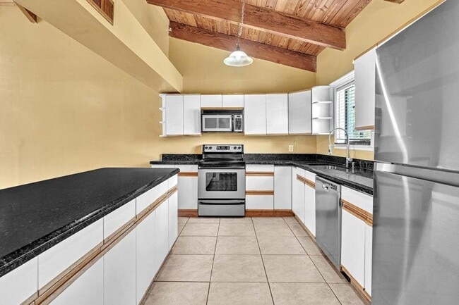 Photo - 2438 Southridge Rd