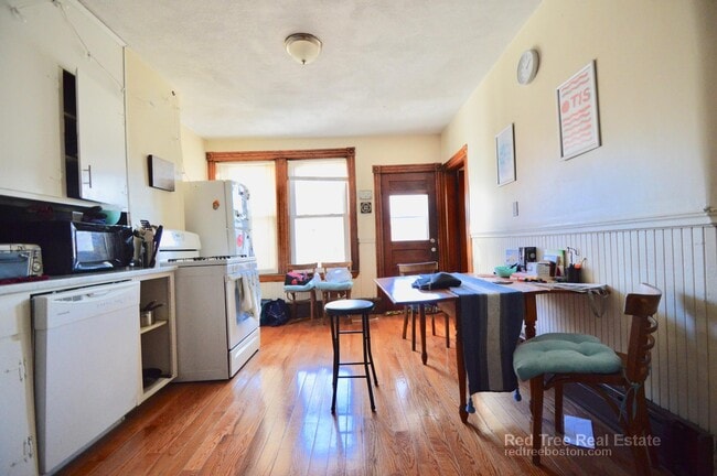 Photo - 141 Cottage St Unit 1