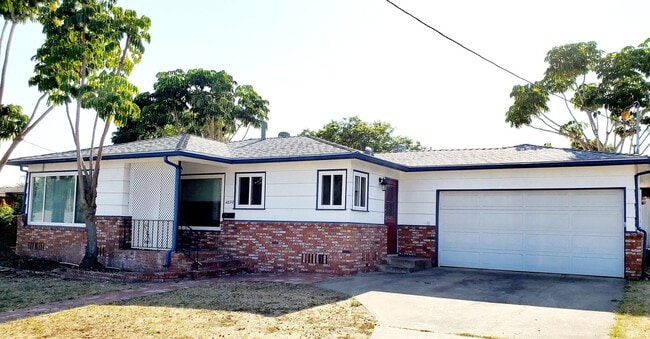 Renovated La Mesa home for rent with a lar... - Renovated La Mesa home for rent with a lar...