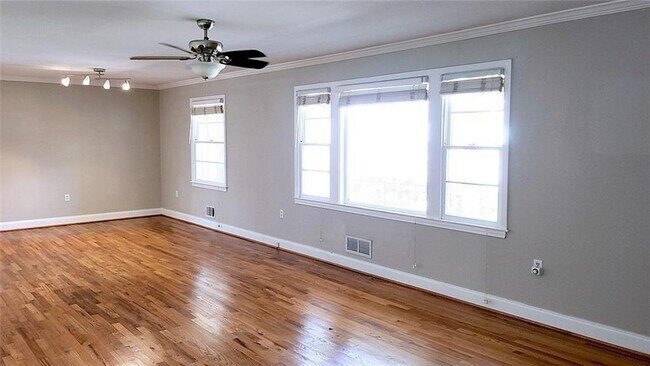 Photo - 3022 Templewood Dr NE