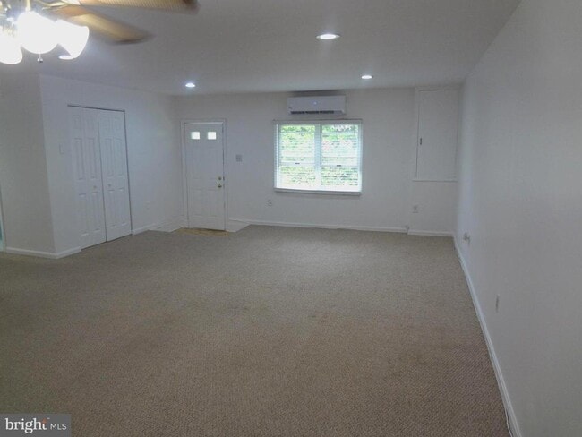 Photo - 17540 Queen Elizabeth Dr