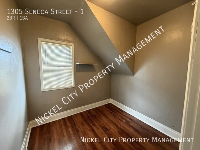 Photo - 1305 Seneca St Unit 1