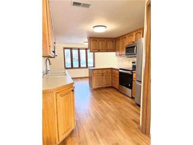 Photo - 1670 Stillwater St