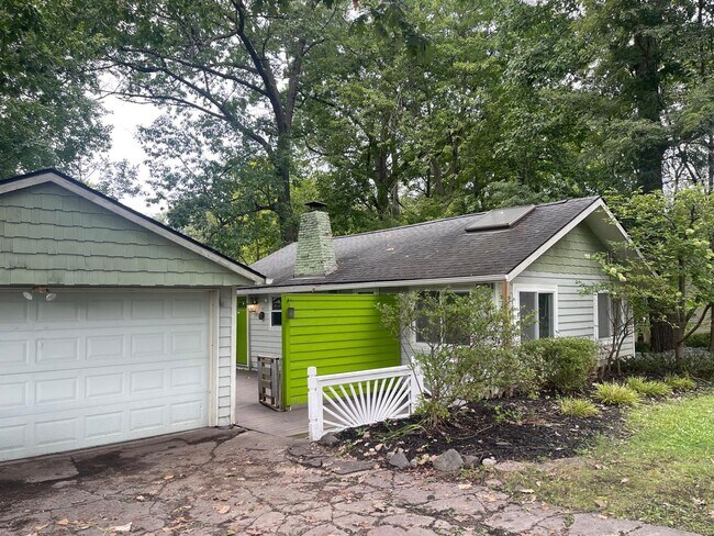 3770 Woodview Ave