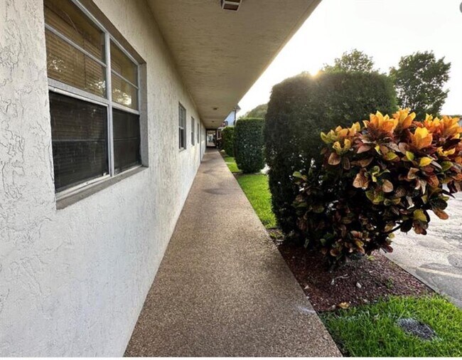 Photo - 5900 NW 17th Pl Unidad 103