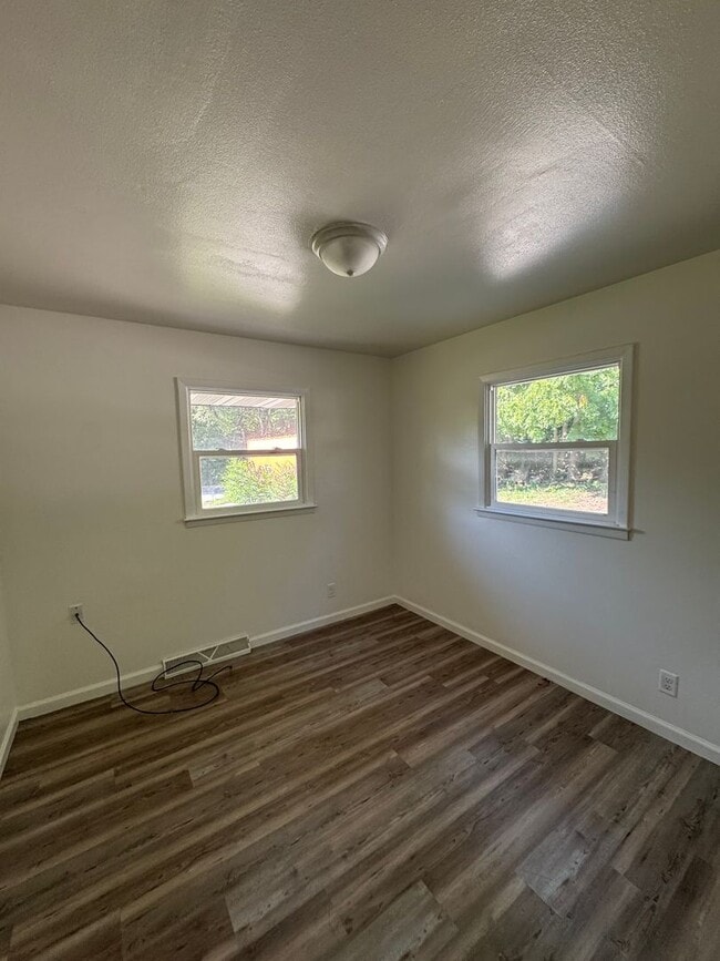 Photo - 725 S 5th St Unit Apartment 4