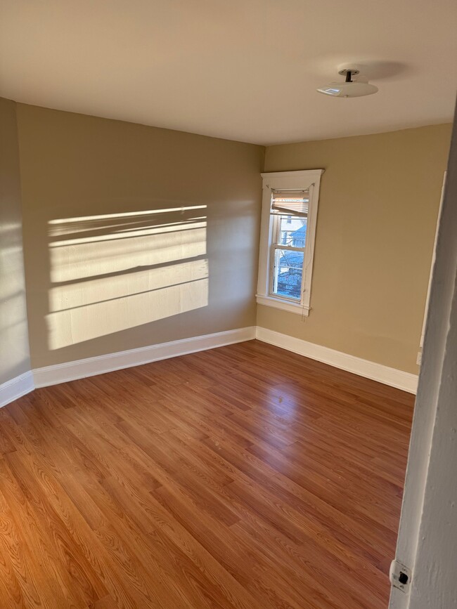 896 Howard Ave Unit 3