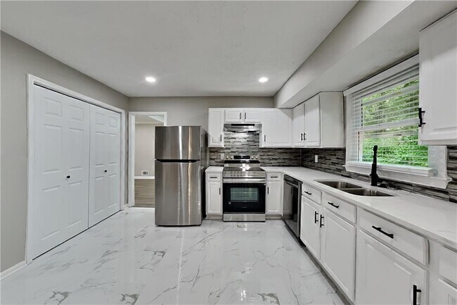 Photo - 798 Brownlee Ln
