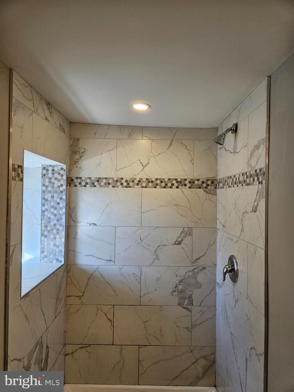 Photo - 18 N Tremont Rd