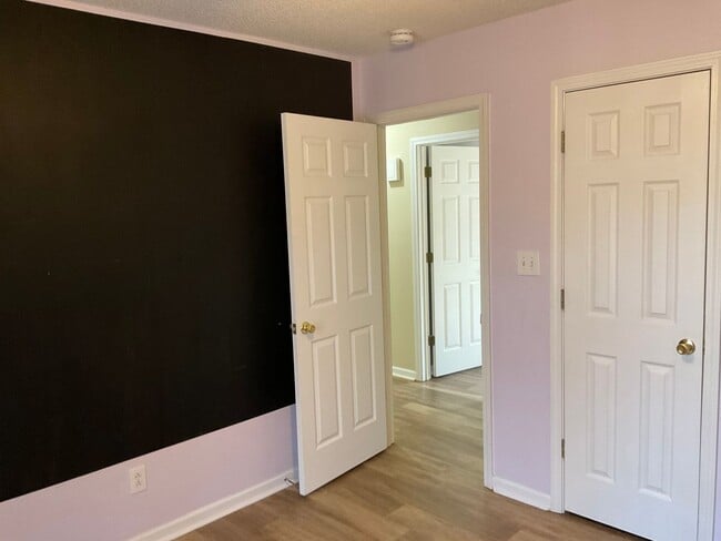 Photo - 2 Bedroom, 2 Baths Duplex Apartment for Rent with Unfinished Basement