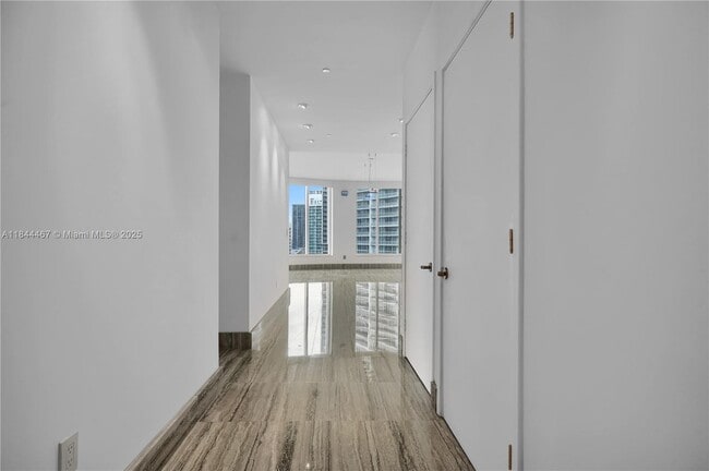 Photo - 901 Brickell Key Blvd Unidad 3204