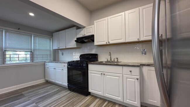 Photo - 273 WOODLAWN Ave Unit #2