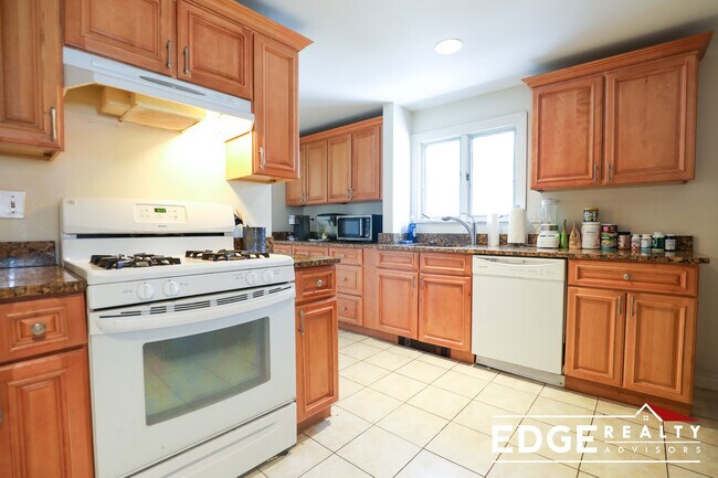 Photo - 8 Oliva Rd Unit 3