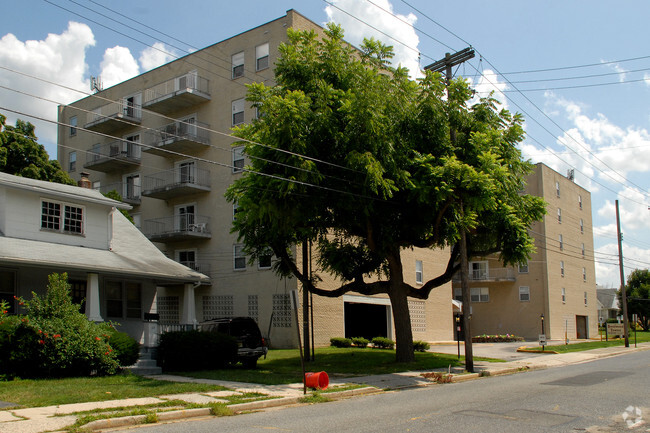 Building Photo - Brentwood Towers Rental