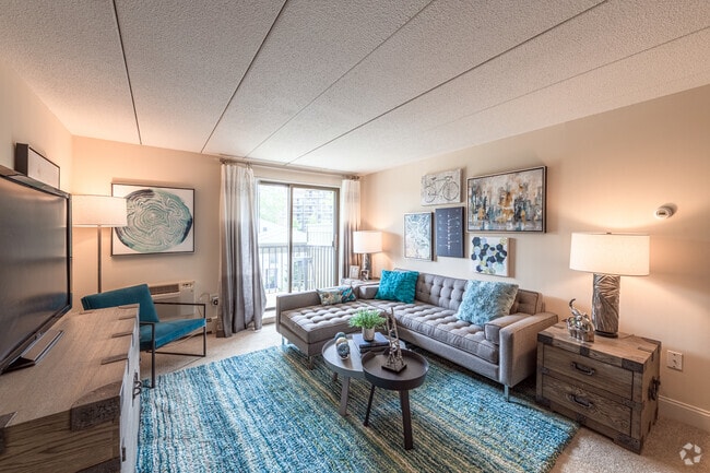 2 BR, 1 BA