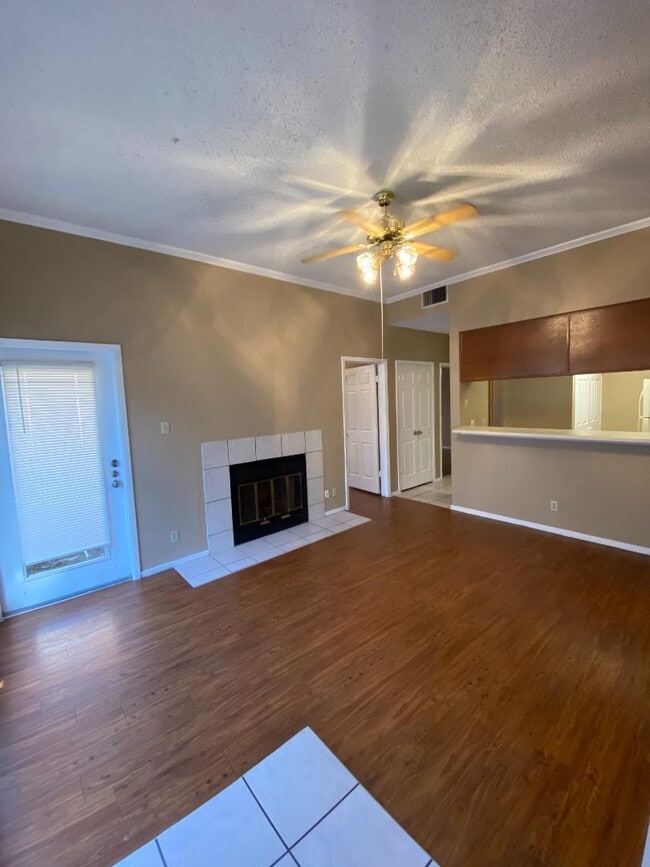 Photo - 807 W 25th St