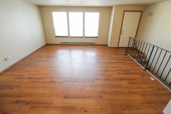 Photo - 723 E Broad Ave