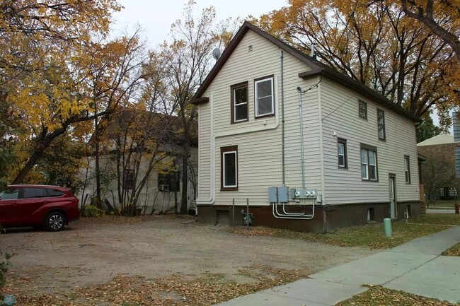 Photo - 921 6th Ave N