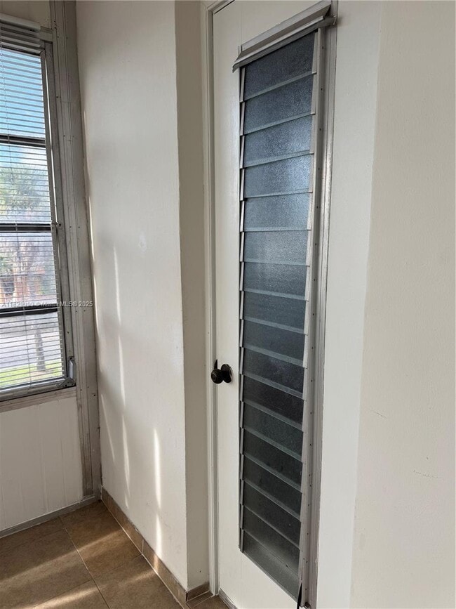 Photo - 4046 NW 19th St Unidad 308