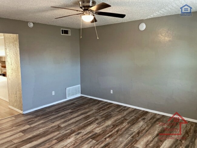 Photo - 2111 NW Lindy Ave