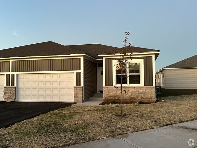 Building Photo - 955 Partridge Cir Rental