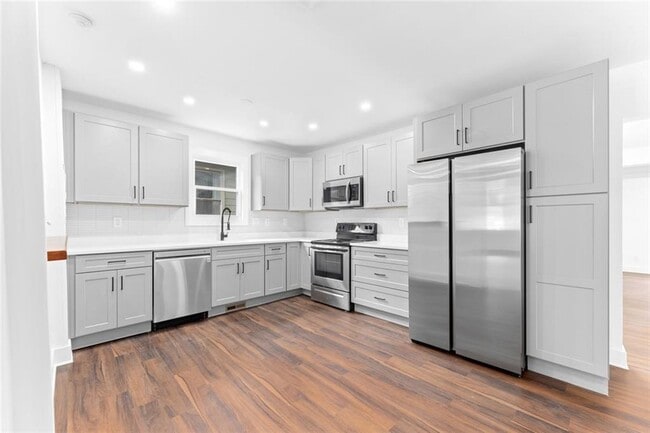 Photo - 487 Pasley Ave SE