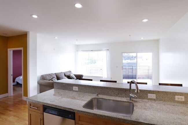 Photo - 371 30th St Unit 201