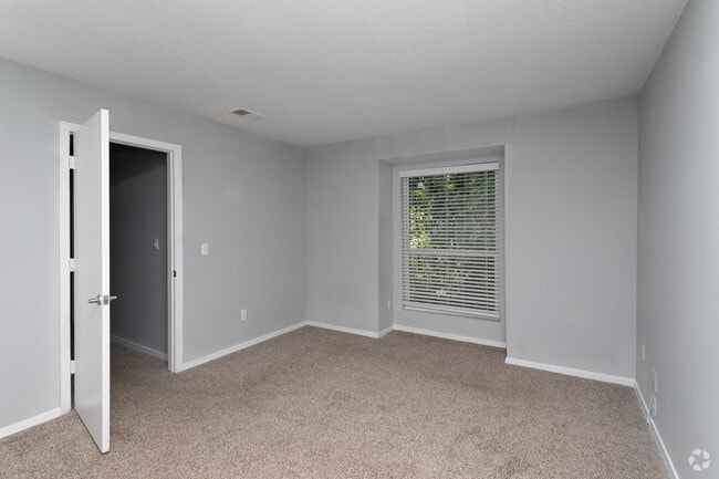 2BR, 1BA -840SF