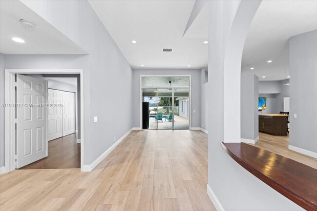 Photo - 642 Heritage Dr