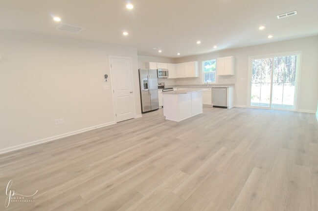 Photo - Modern 3-Bedroom Townhome Unidad D