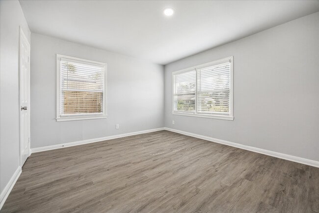Photo - 5139 Enyart St