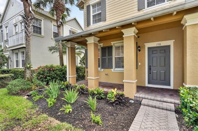 158 W Thatch Palm Cir