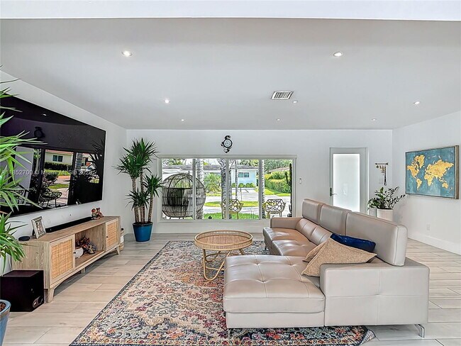 Photo - 1080 NE 104th St