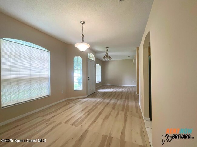 Photo - 450 Scodella St SW